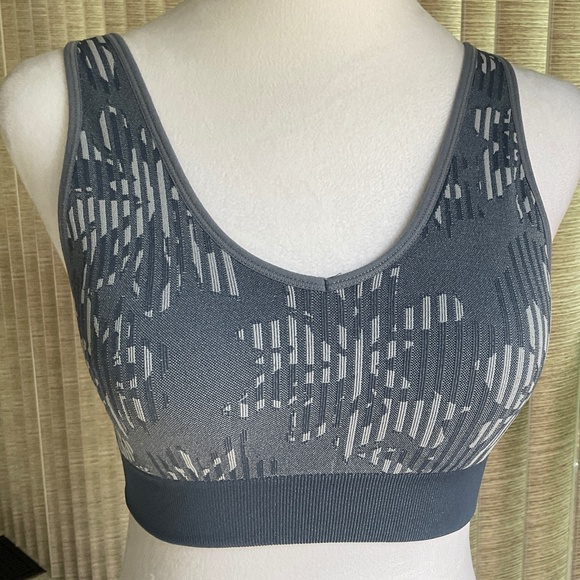AnyBody Intimates Floral Striped Jacquard Sports Bra Size Small - Picture 4 of 13